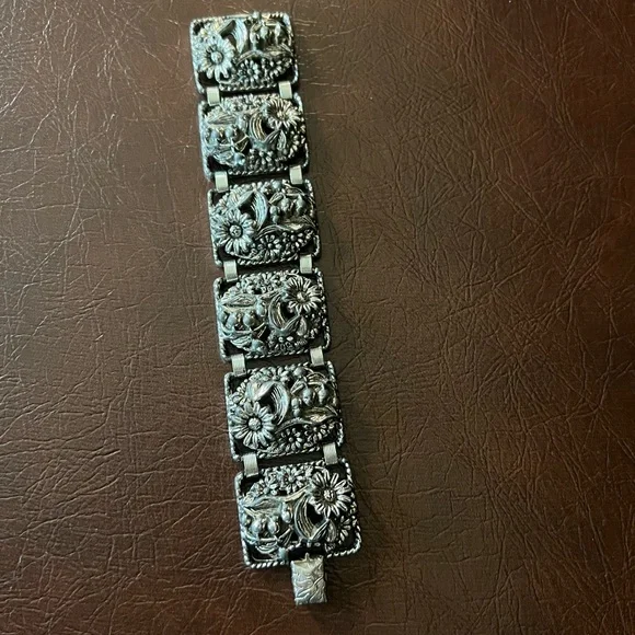 Vintage Sarah Coventry Antique Floral Silver Tone Bracelet, Signed - Picture 5 of 12